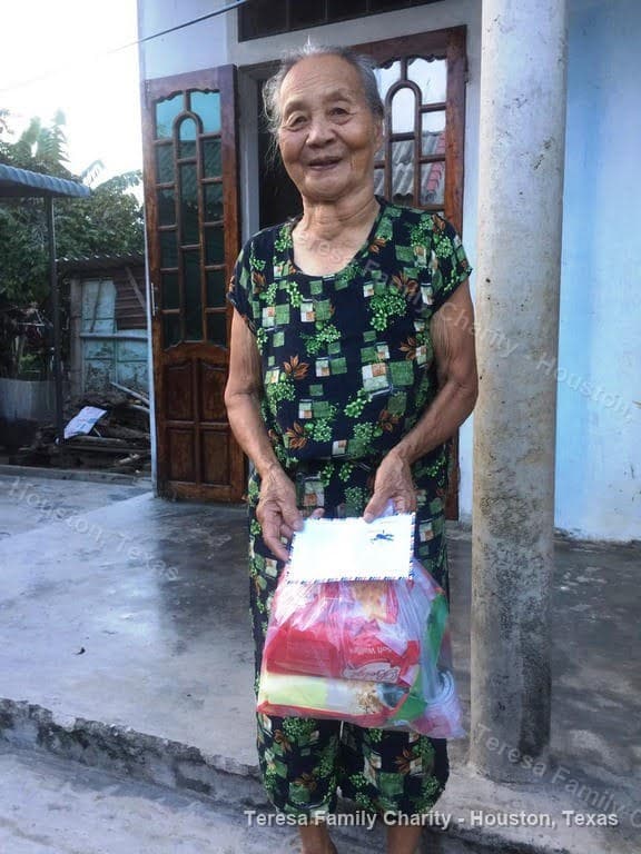 Hình ảnh phát gạo tại Vietnam 7