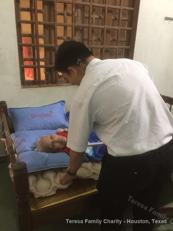 Hình ảnh phát gạo tại Vietnam 13