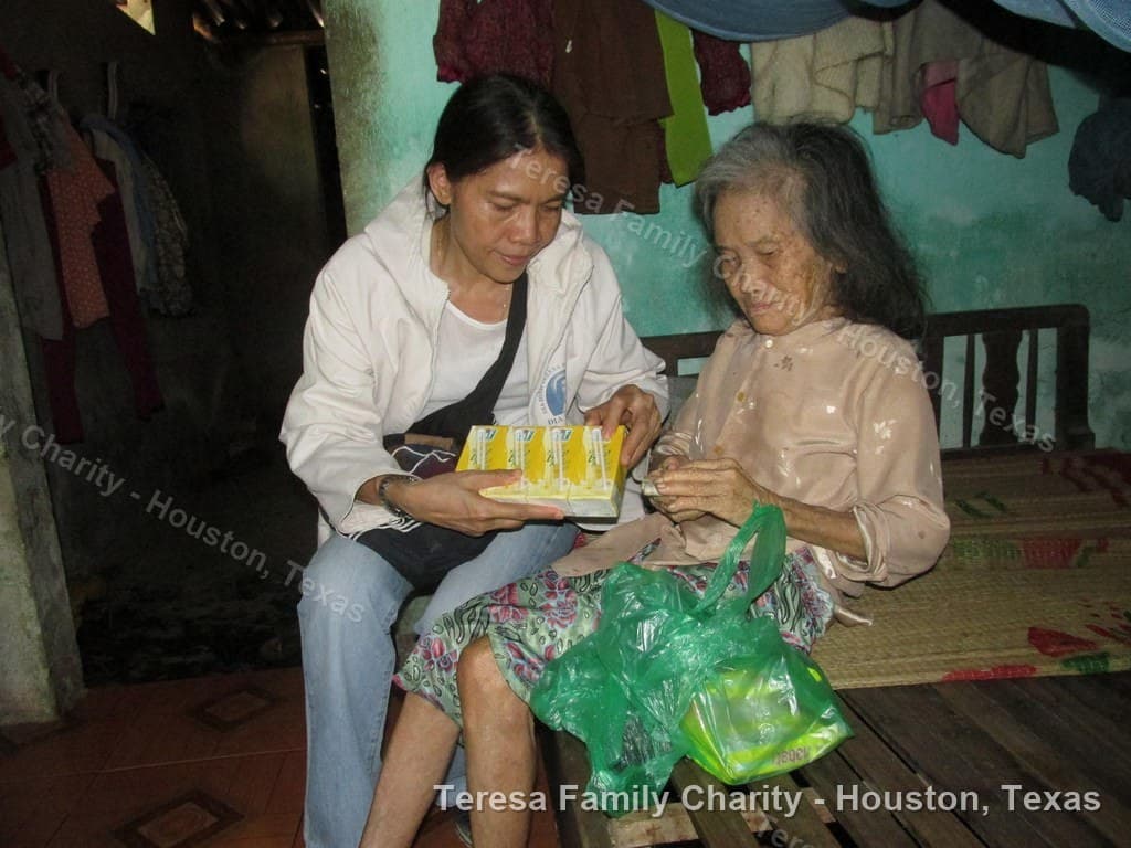 Hình ảnh phát gạo tại Vietnam 14