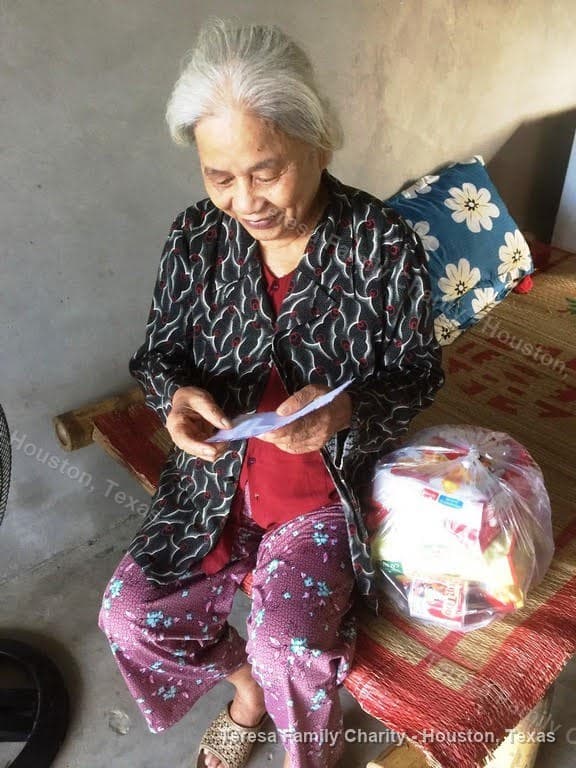 Hình ảnh phát gạo tại Vietnam 15