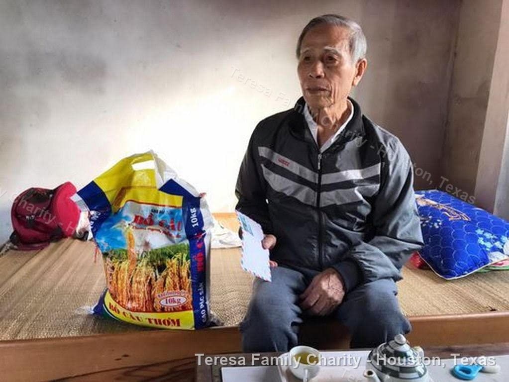Hình ảnh phát gạo tại Vietnam 30